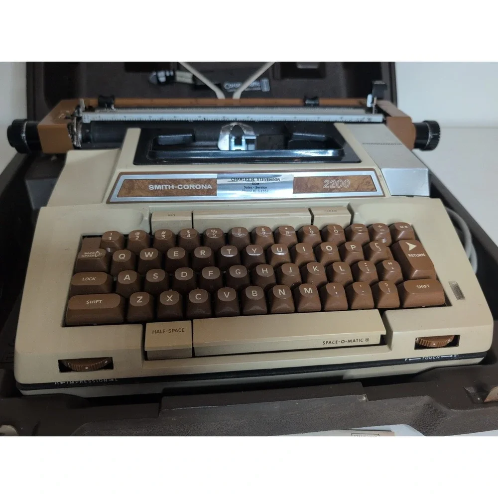 VTG Smith-Corona Coronamatic 2200 Electric Typewriter Working With Hard Case